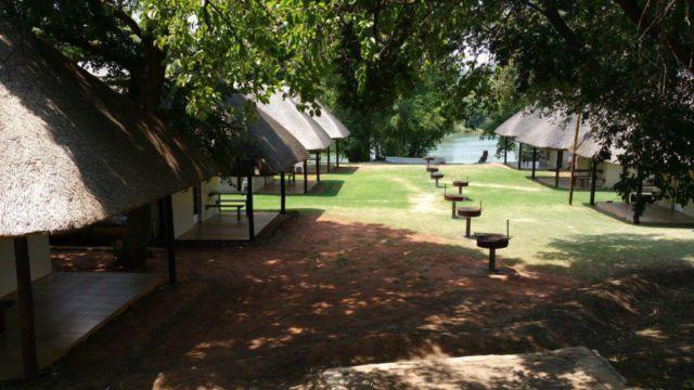Smilin Thru Resort Parys Extérieur photo